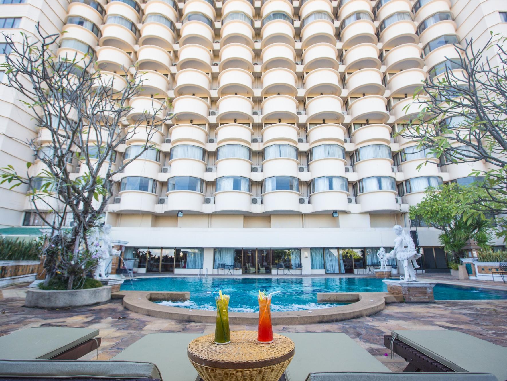 Furama Chiang Mai Exterior foto