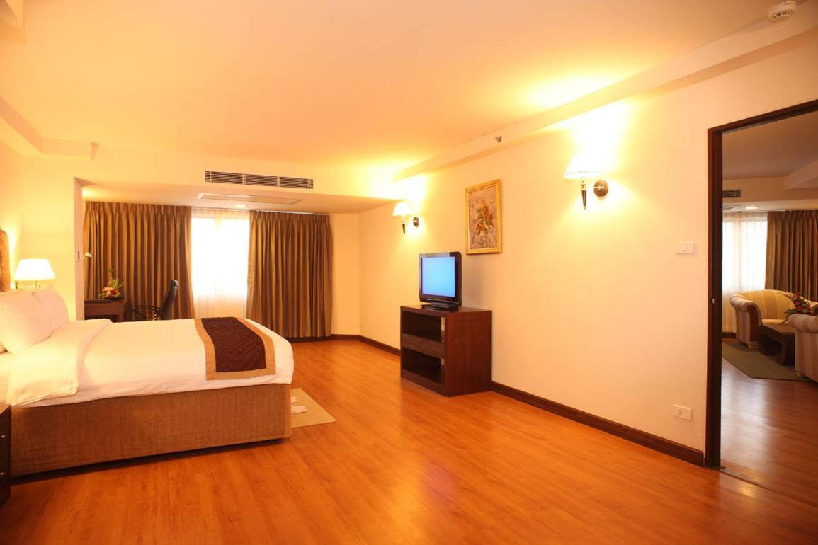 Furama Chiang Mai Exterior foto